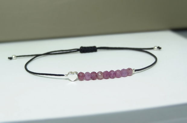 Bratara minimalista din rubin & charm inimioara