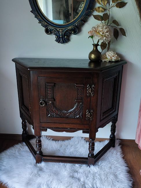 Dulap lateral Old Charm Furniture-Restaurat