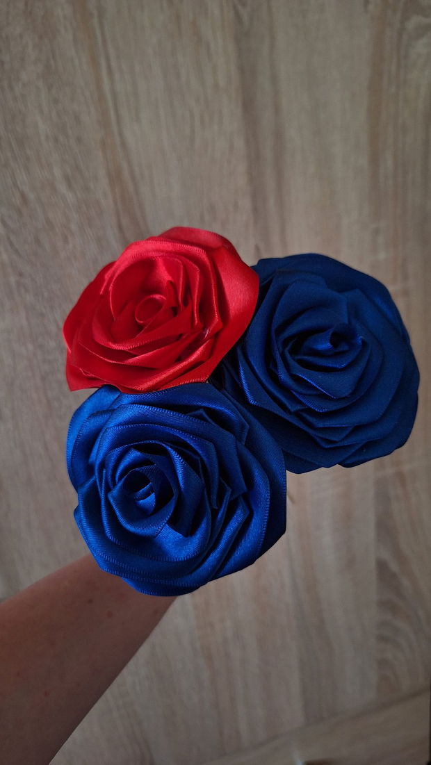 Trandafiri Handmade din satin
