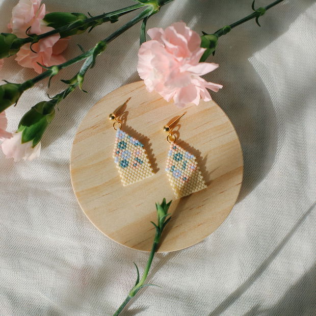 Cercei handmade cu flori