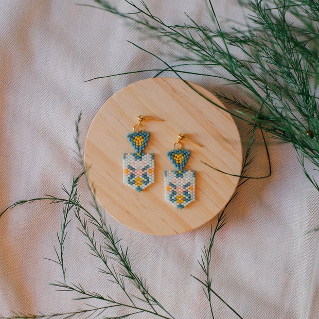 Cercei handmade cu flori
