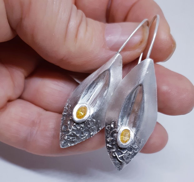 Cercei unicat, atarnatori, cu design organic si citrine
