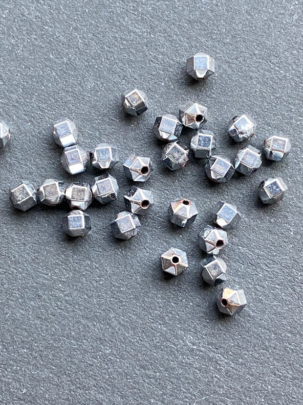 LD32 - spacer argintiu