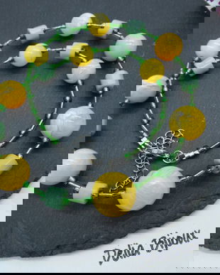 Colier handmade cu mărgele galbene și accente verzi  model unicat (cod1237)