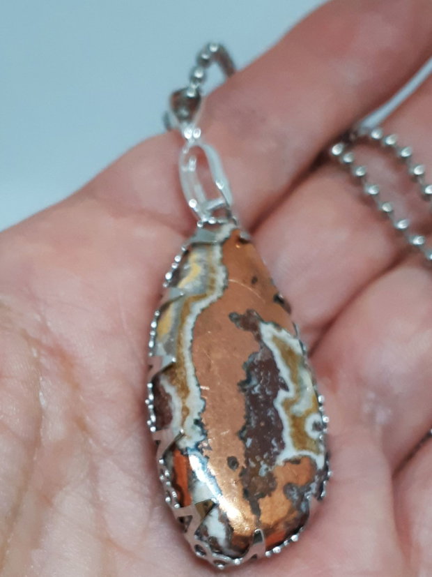 Pandantiv unicat, cu un cabochon de cupru nativ, in bezel argintiu