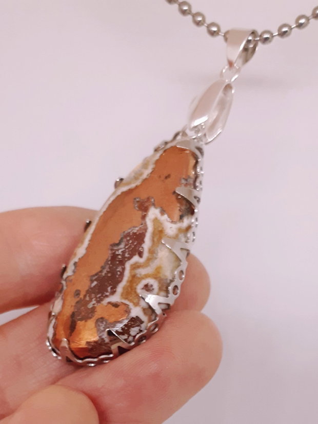 Pandantiv unicat, cu un cabochon de cupru nativ, in bezel argintiu