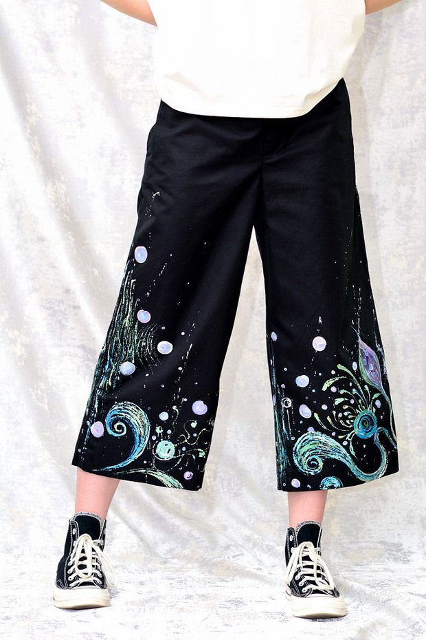 Pantaloni negri cu pictură florală, unicat