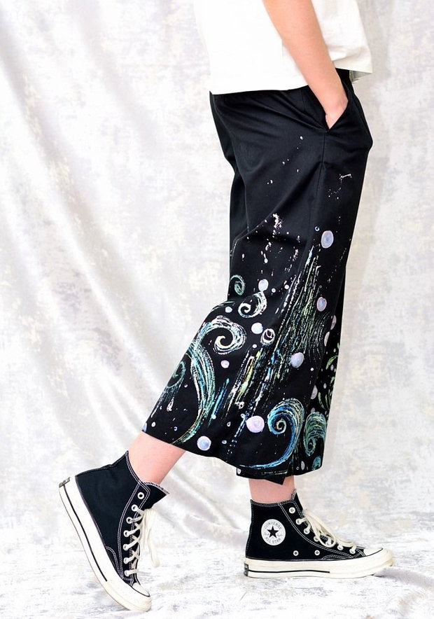 Pantaloni negri cu pictură florală, unicat