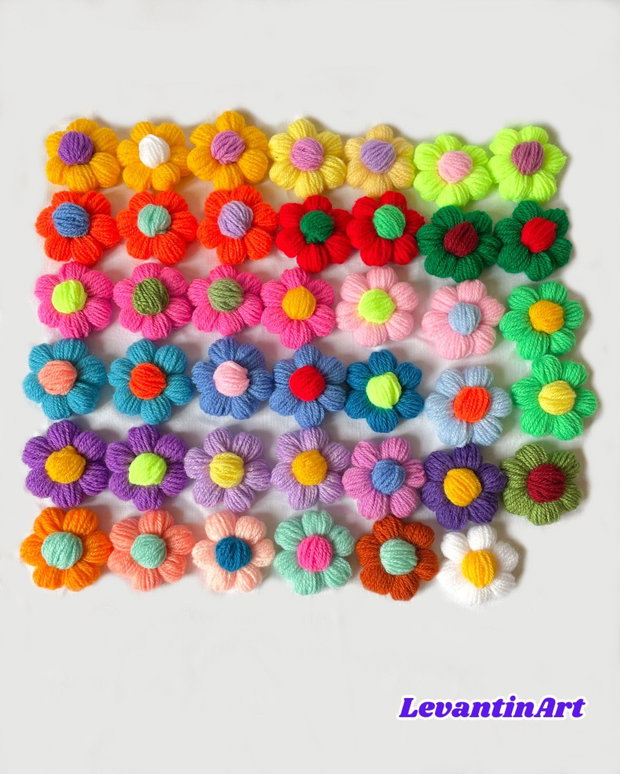 Flori 3D 8 cm, pufoase, diferite culori, crosetate manual. Aplicatii handmade pentru haine. Aplicatie de cusut sau lipit. LA COMANDA