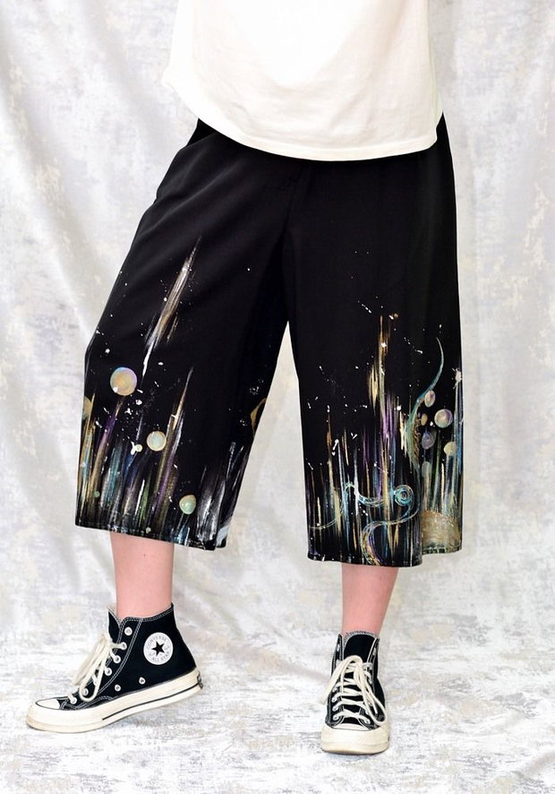 Pantaloni negri cu pictură florală, unicat