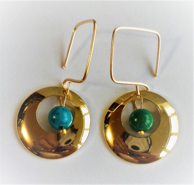 Cercei handmade cu margele crisocolla si cadru metalic placat cu aur