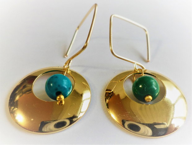 Cercei handmade cu margele crisocolla si cadru metalic placat cu aur