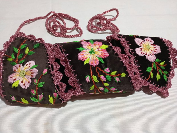 Cordon/brâu cu flori de măr