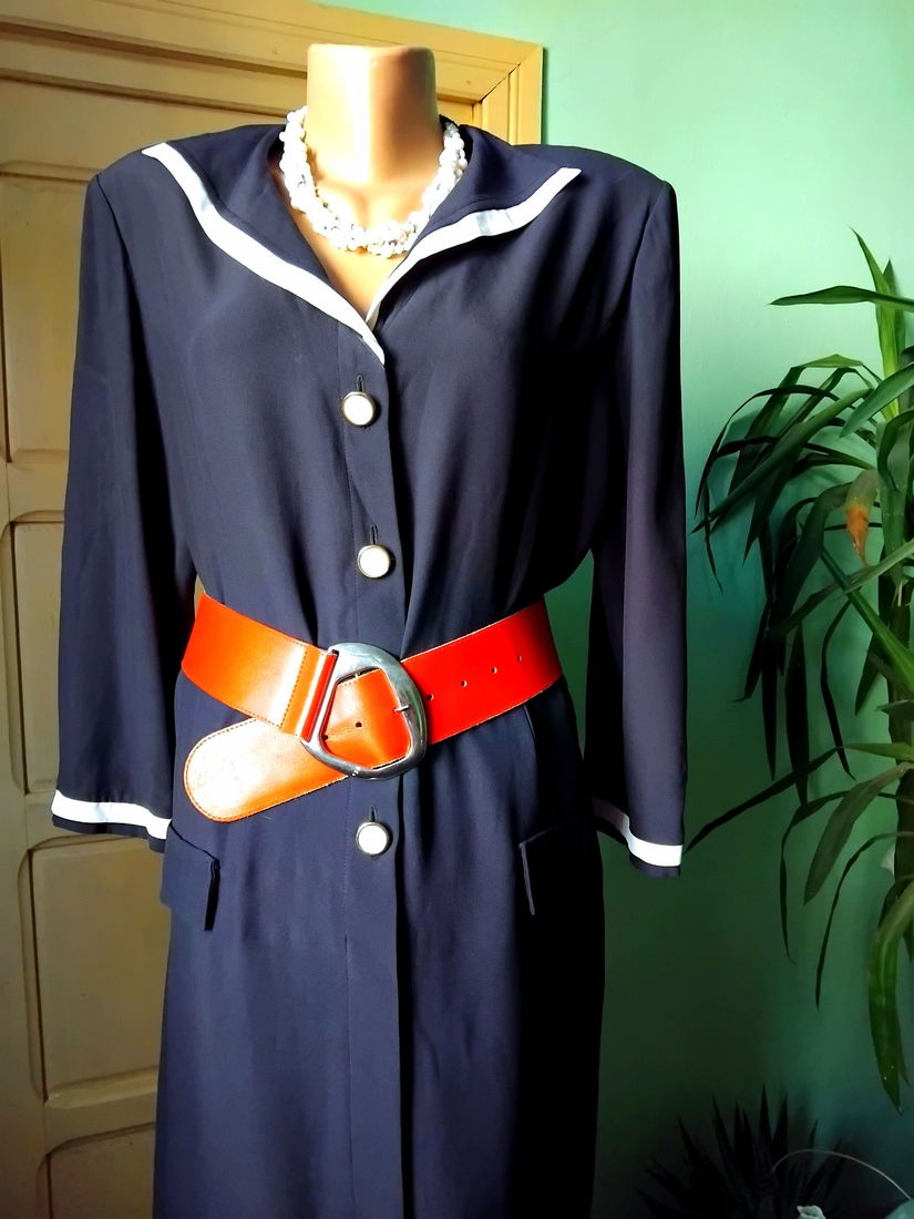 Rochie bleumarin cu alb, navy