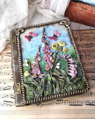 Cutie decorativă în formă de carte vintage cu motiv floral și fluturi
