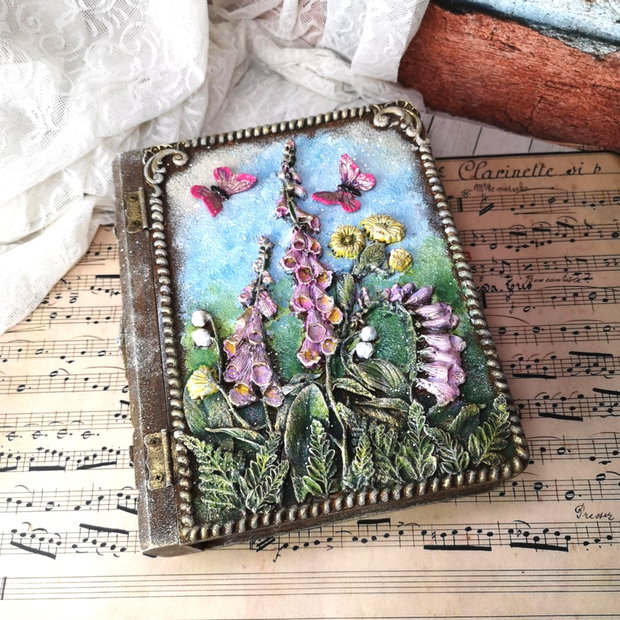 Cutie decorativă în formă de carte vintage cu motiv floral și fluturi