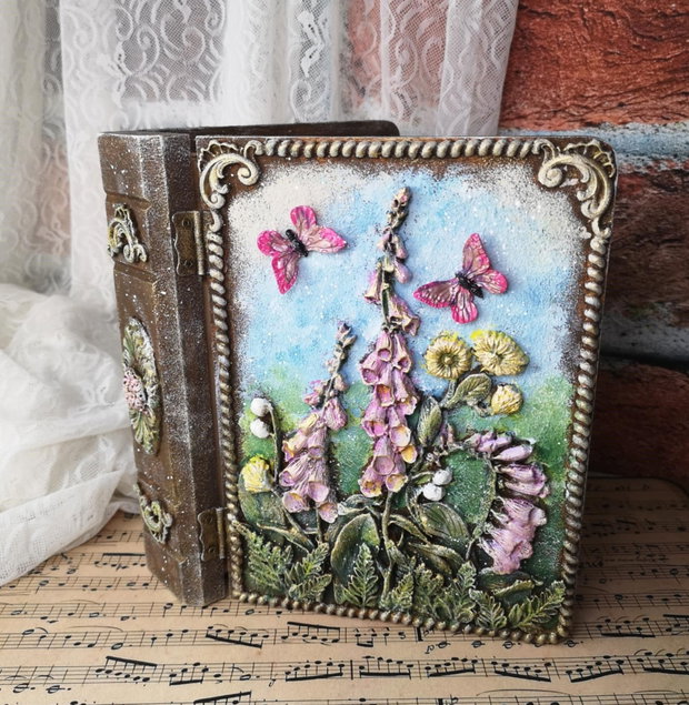 Cutie decorativă în formă de carte vintage cu motiv floral și fluturi