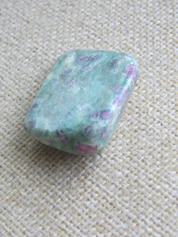 Caboson ruby fuchsit (F38-2)