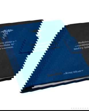 Agenda A5 din lemn personalizabila, albastru, Piksel, Medicina, Doctor, asistenta, 100 pagini
