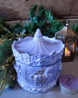 Cutie ceramică cu carusel-Un decor romantic