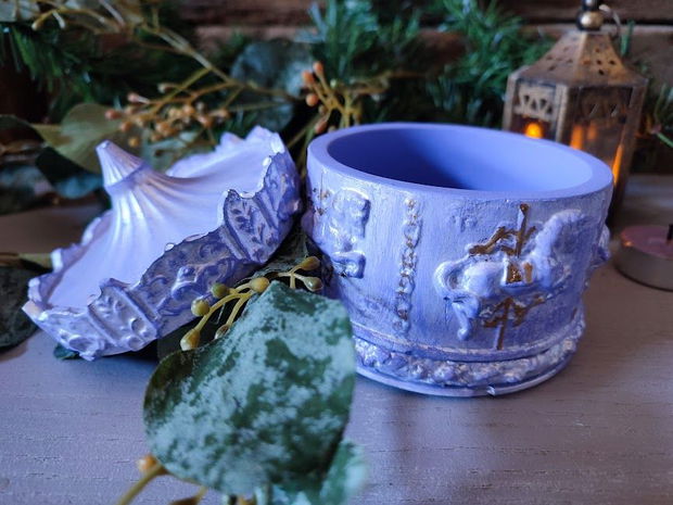 Cutie ceramică cu carusel-Un decor romantic
