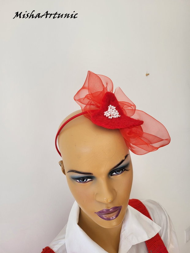 VANDUT - Accesoriu cap cu inima impaslita