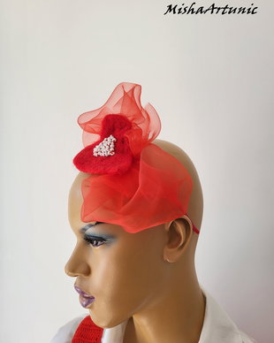 VANDUT - Accesoriu cap cu inima impaslita