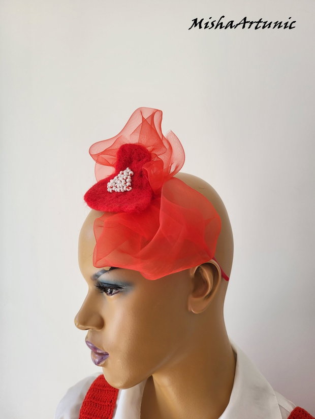 VANDUT - Accesoriu cap cu inima impaslita