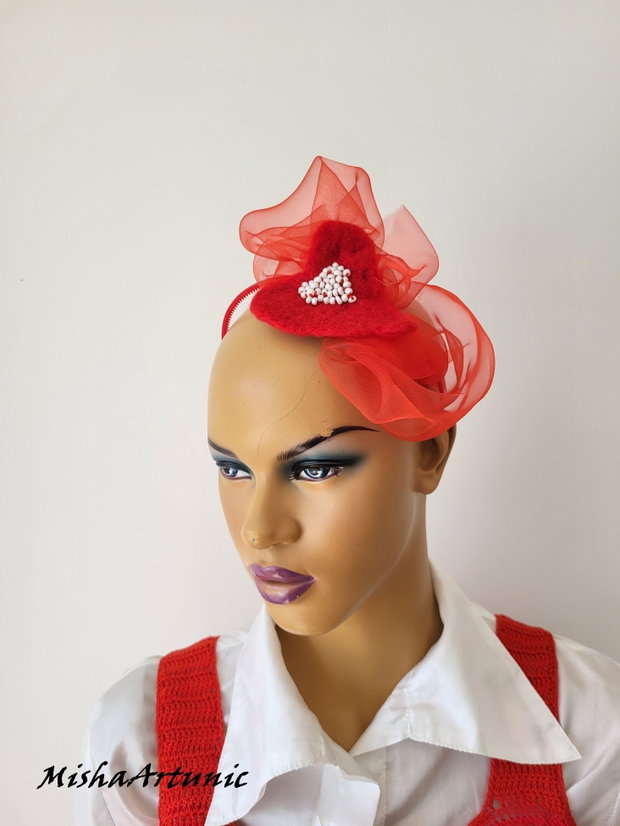 VANDUT - Accesoriu cap cu inima impaslita