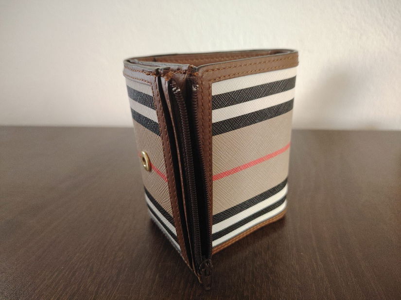 Portofelul Burberry