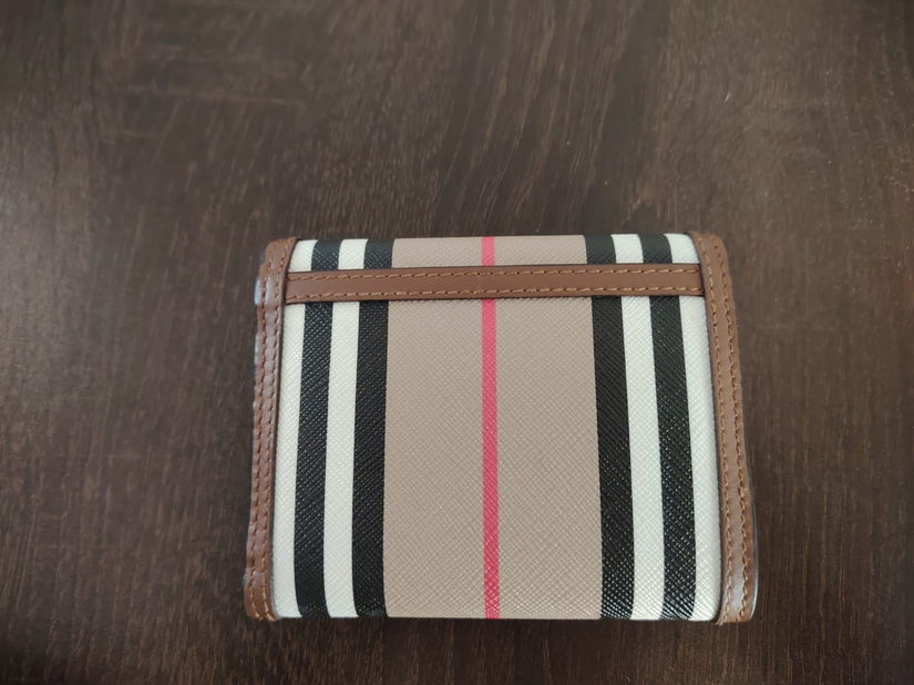 Portofelul Burberry