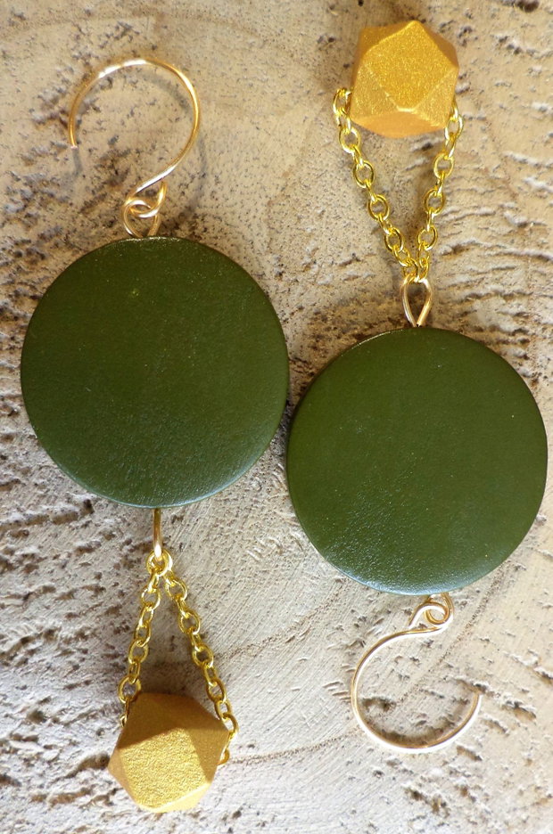 Cercei din sarma si margele de lemn