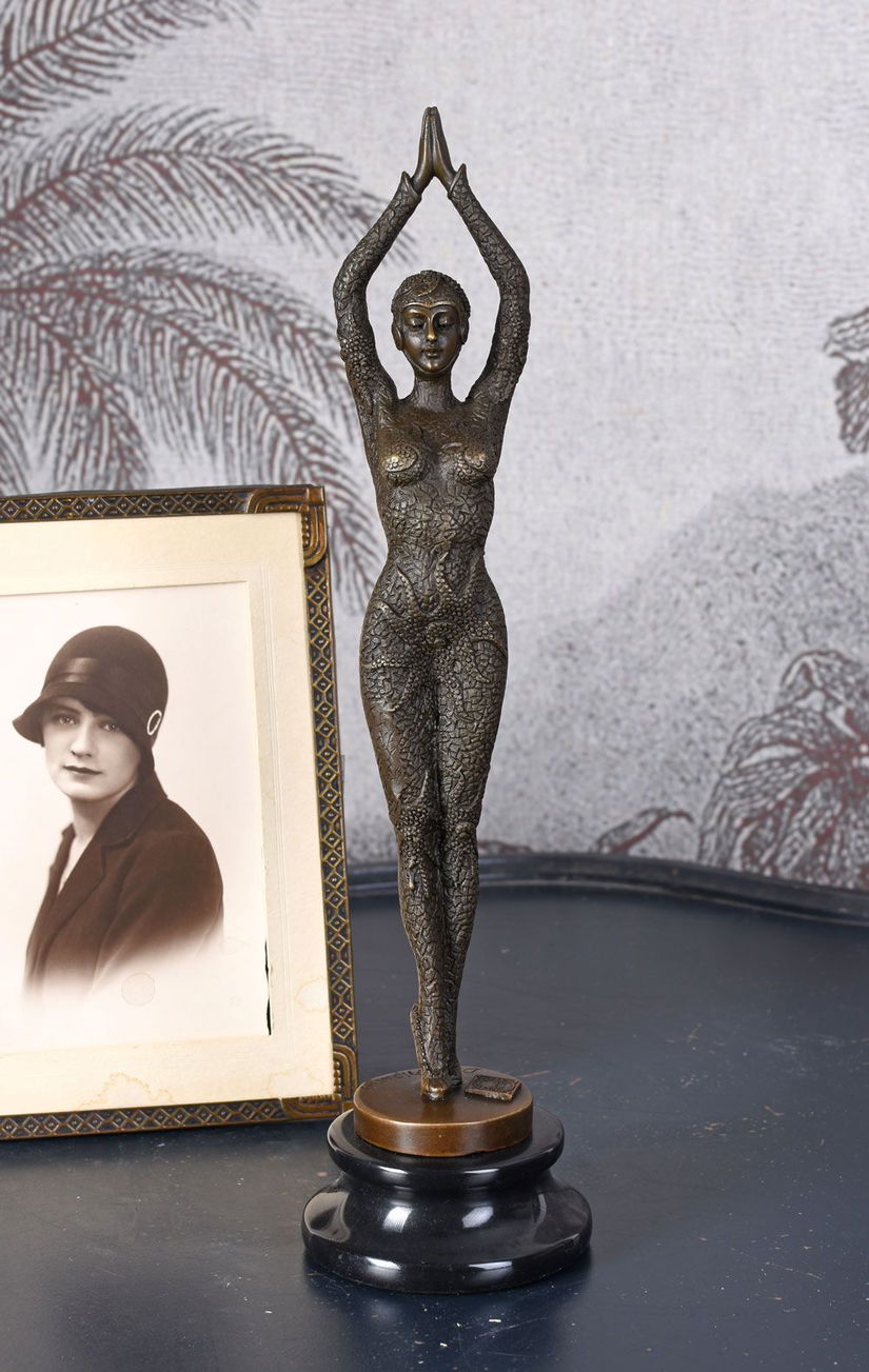 Dansatoare Chiparus-statueta din bronz cu un soclu din marmura
