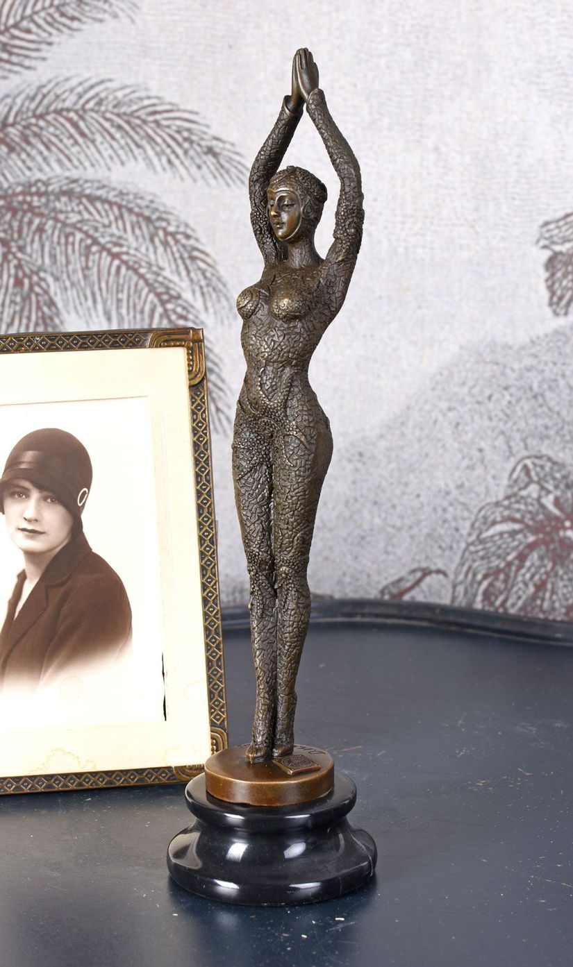 Dansatoare Chiparus-statueta din bronz cu un soclu din marmura