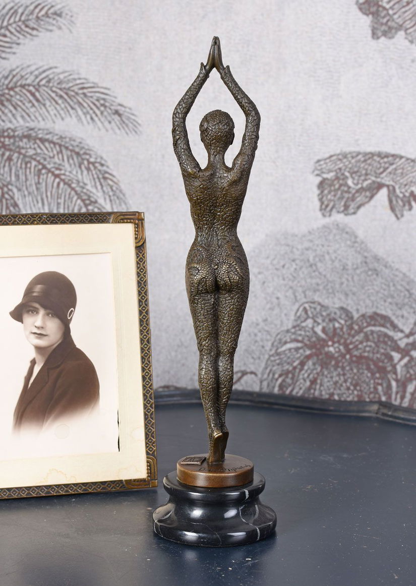 Dansatoare Chiparus-statueta din bronz cu un soclu din marmura