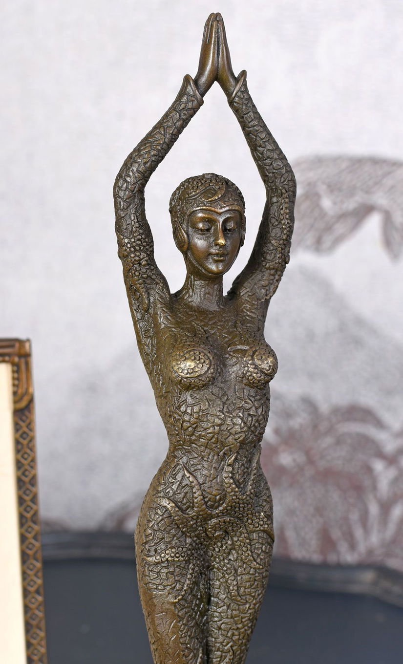 Dansatoare Chiparus-statueta din bronz cu un soclu din marmura