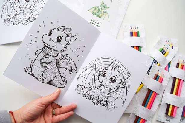 Carte de colorat personalizată Le Petit Dragon