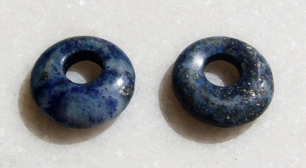 (2 bucati) Margele / pandantive mici forma donut din lapis lazuli NATURAL nevopsit