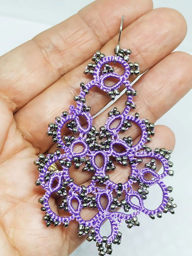 Cercei dantela mov deschis, cercei mov deschis ldin dantela lucrata cu suveicuta in tehnica frivolite, cercei handmade, bijuterii crosetate