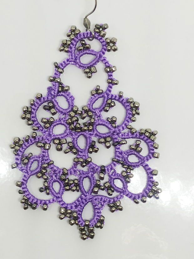 Cercei dantela mov deschis, cercei mov deschis ldin dantela lucrata cu suveicuta in tehnica frivolite, cercei handmade, bijuterii crosetate
