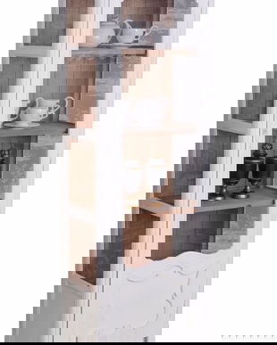 Vitrina din lemn masiv alb antichizat cu decoratiuni