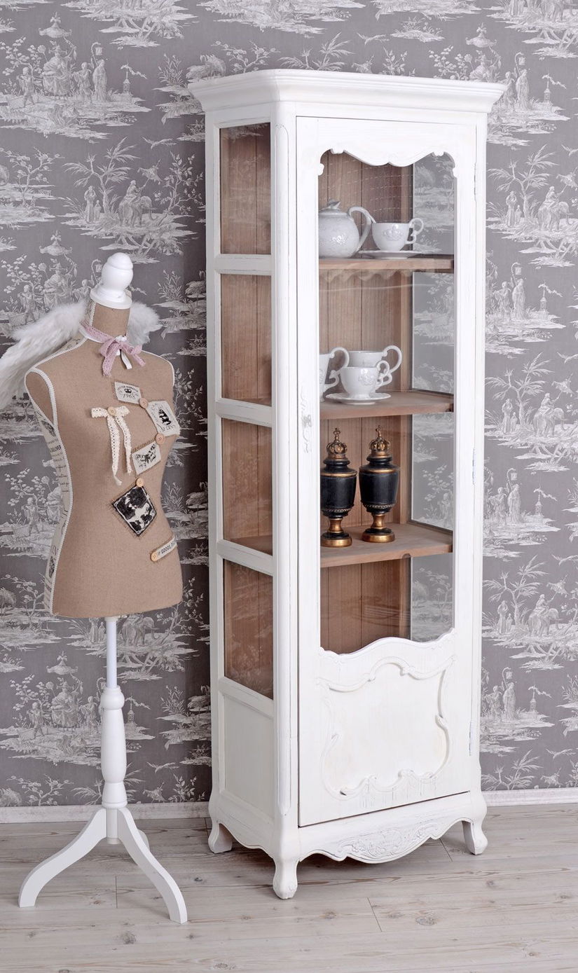 Vitrina din lemn masiv alb antichizat cu decoratiuni