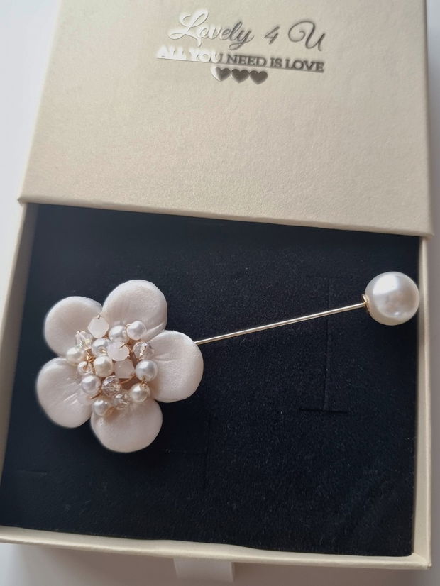 Brosa handmade cu floare perle și cristale Swarovski - ODRIDA