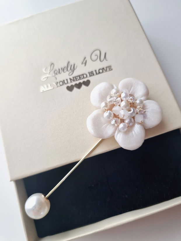 Brosa handmade cu floare perle și cristale Swarovski - ODRIDA