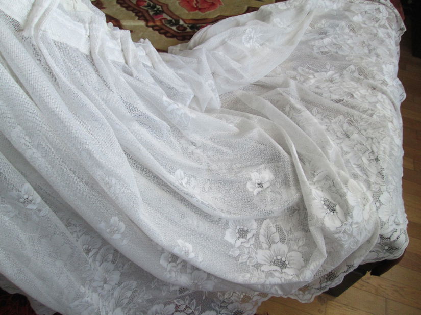 perdea alba scurta