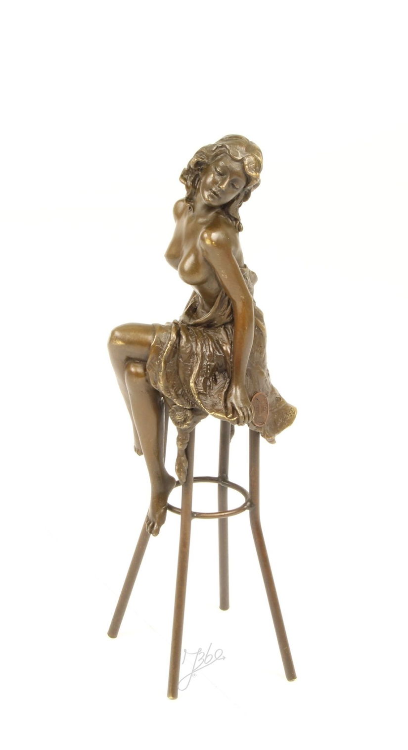 DOAMNA LA BAR - STATUETA DIN BRONZ PE SOCLU DIN MARMURA