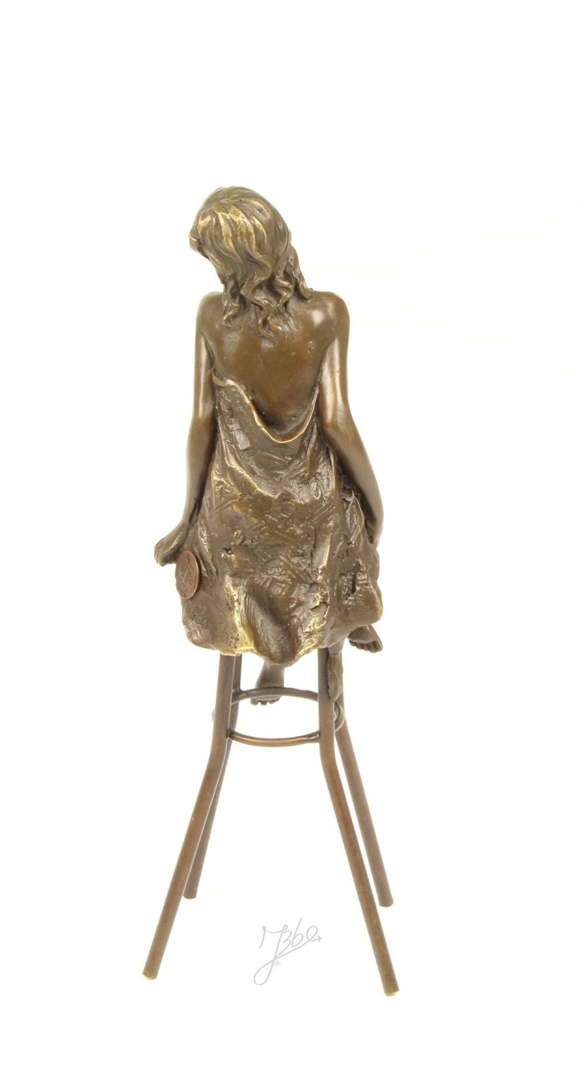 DOAMNA LA BAR - STATUETA DIN BRONZ PE SOCLU DIN MARMURA