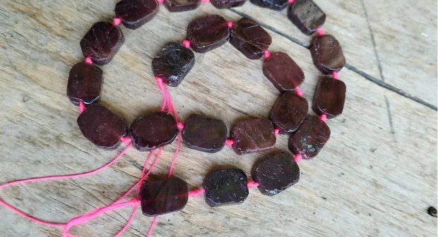 Granat, 18x13x5.5 mm, sirag 22 buc
