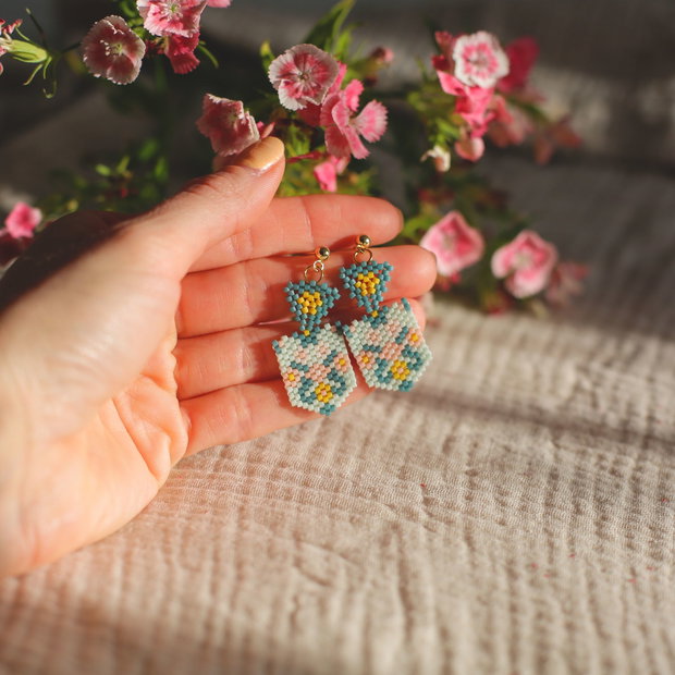 Cercei handmade cu flori