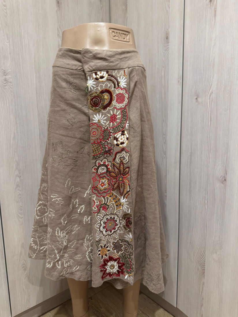Fustă Zara brodată mărime 40